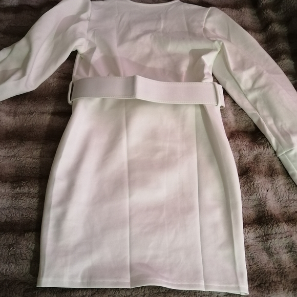 White dress - Picture 3 of 5